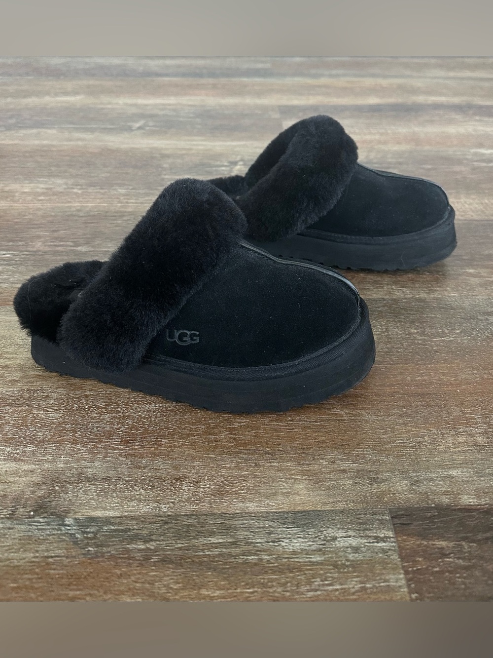 UGG Womens Disquette Platform Slippers Size 7 Black Suede Sheepskin 1122550